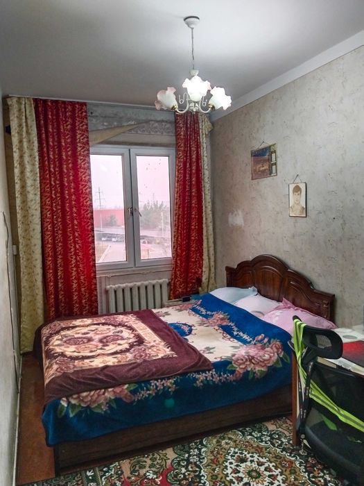 Продам  2 комнатную квартиру 4 этаж ттз1