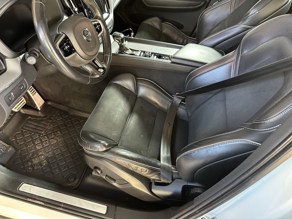 Volvo XC 60 B4 AWD   R -Design