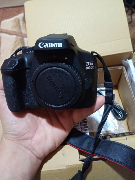 Canon EOS 4000D,nou .