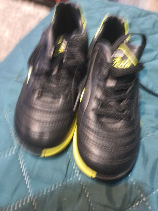 Crampoane baieti mărimea 28