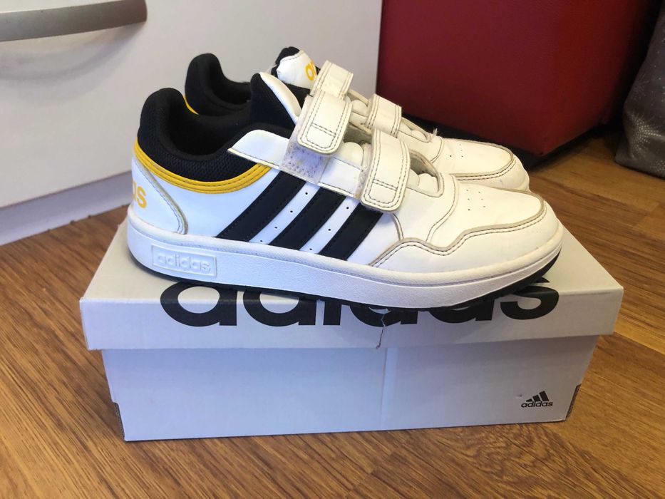 Adidas детски маратонки Hoops номер 35