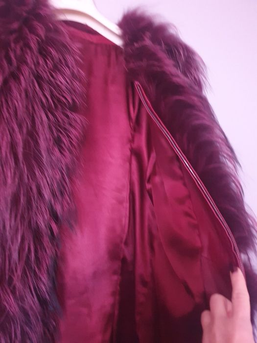 Луксозен  кожух от чинчила и богата яка от лисица,