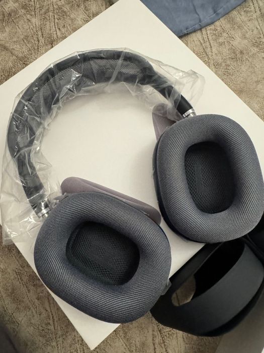 Продам AirPods Max with Smart Case (новый)