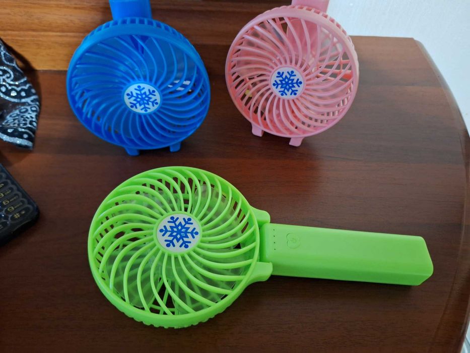 Новый мини вентилятор и подставка для телефона и фонарик 3 в 1