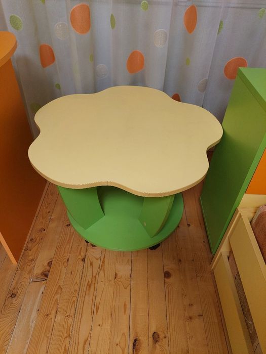 Продавам обзавеждане за детска стая