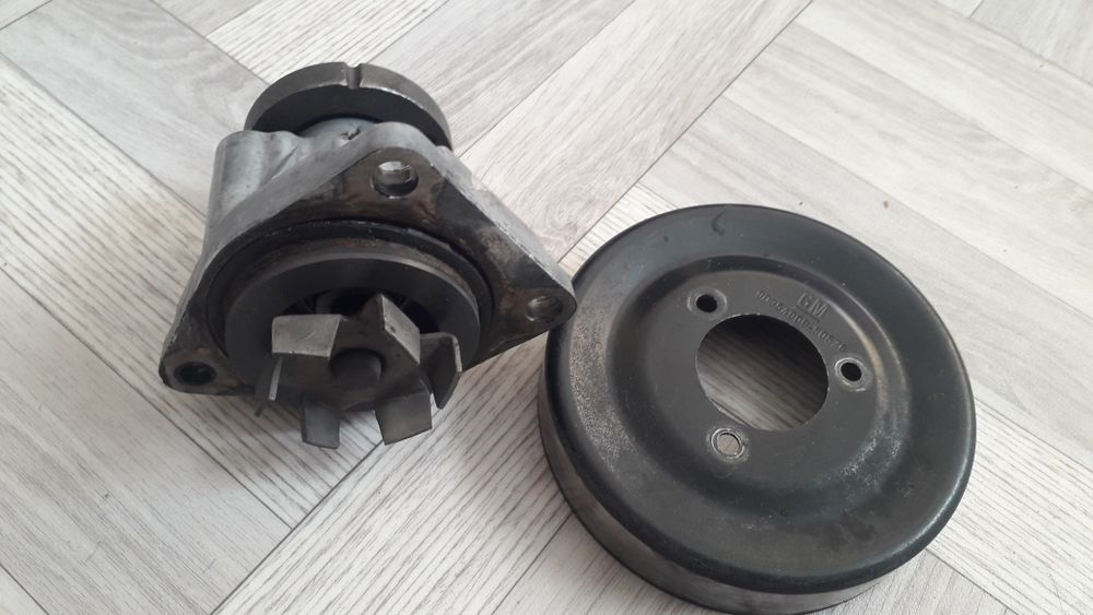 Помпа на опель омега б