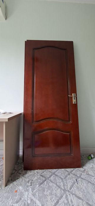 Eshik sotiladi 2 dona Дверь Продаётся 2 шт