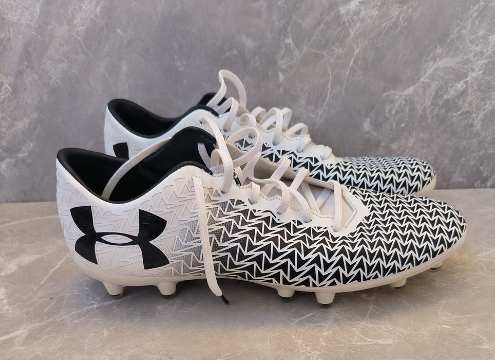 Under Armour футболни обувки бутонки 44 номер