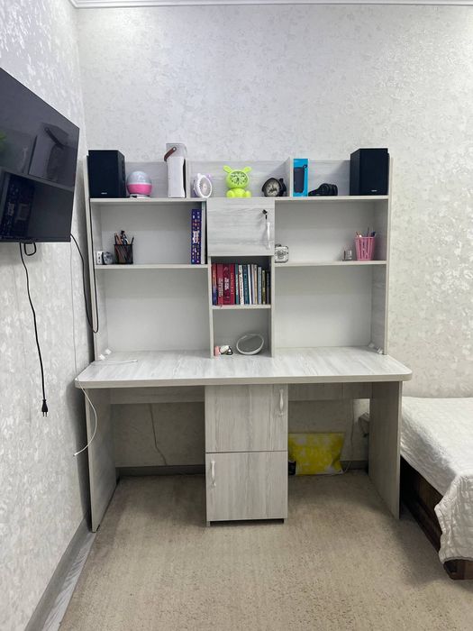 Письменный стол/парта с полками и шкафами — отличное состояние