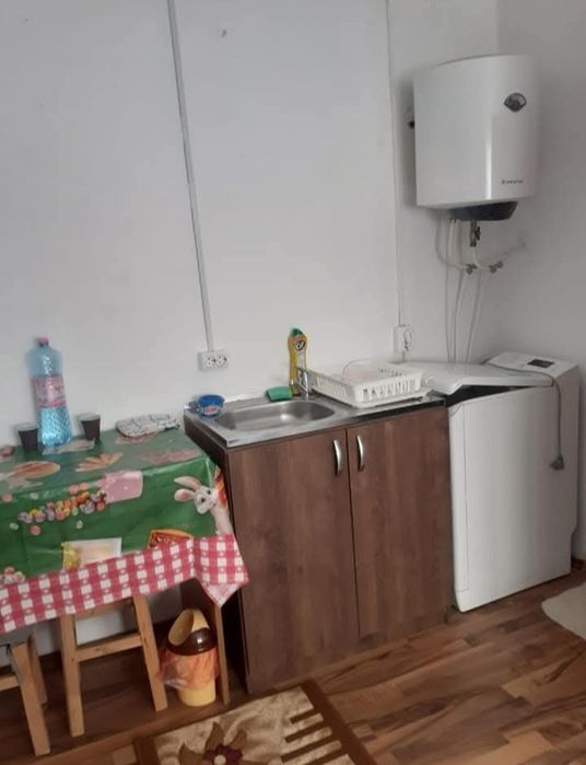 Vand garsoniera zona razboieni  parter .