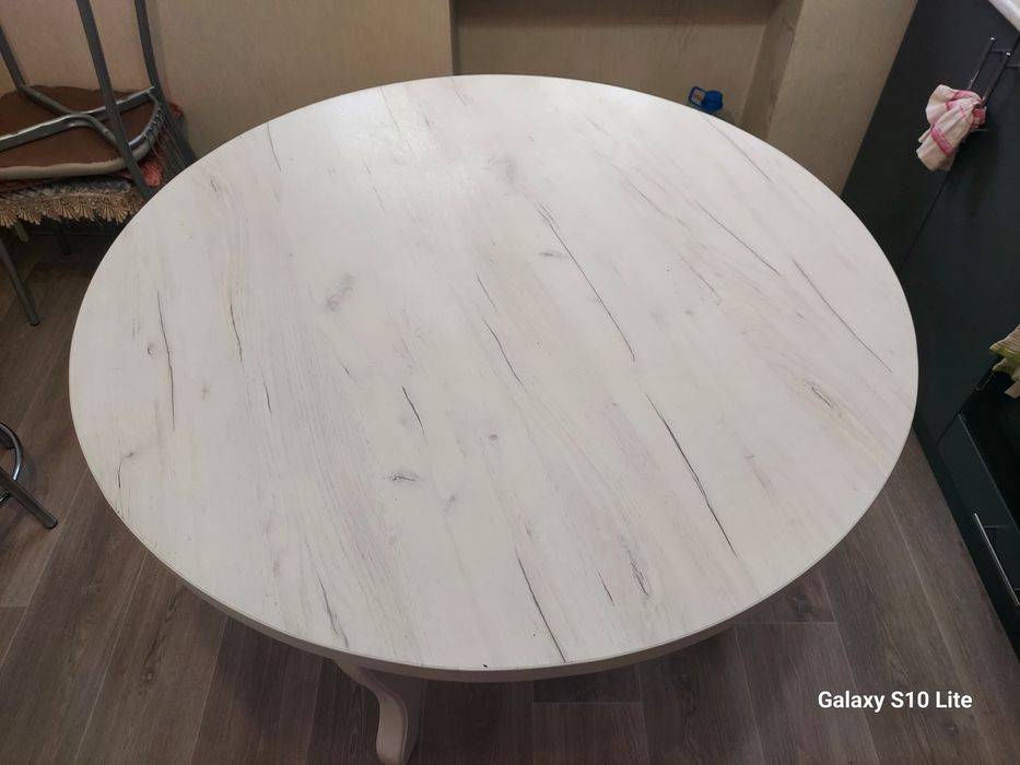 Продам хороший стол