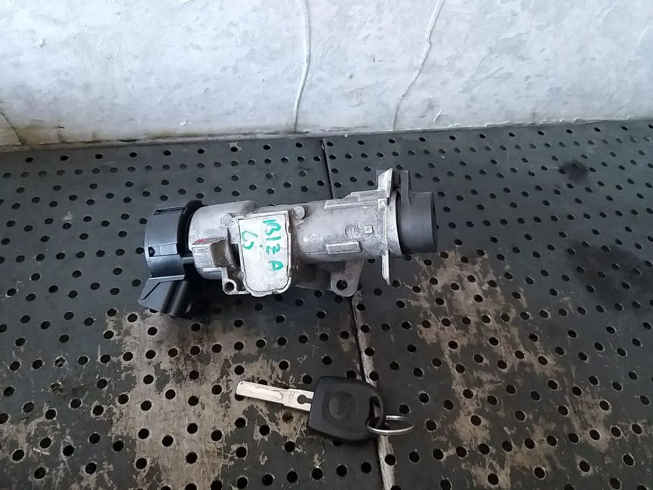 Contact auto cu cheie seat ibiza 6j 6r0905851d