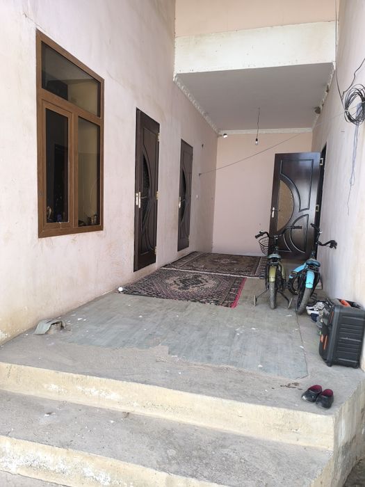 Uy sotiladi 8 sotix 12 hona suv svet bor uyni oʻzidaham Artezian bor