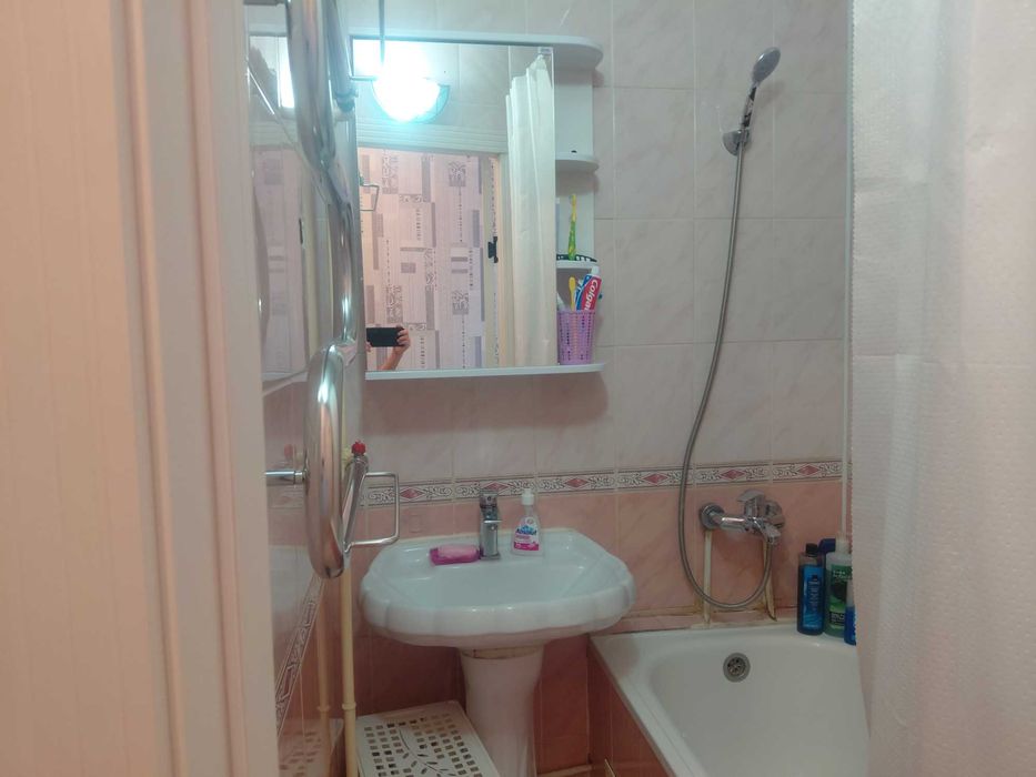 Продам 2 двухком. квартиру