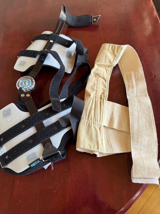 Даром поддержка для сломанной руки и для кифоза