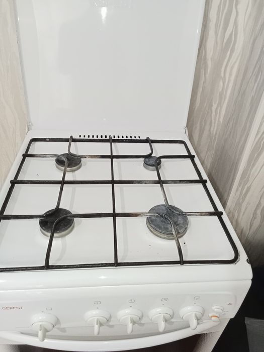 Продам газовую плиту