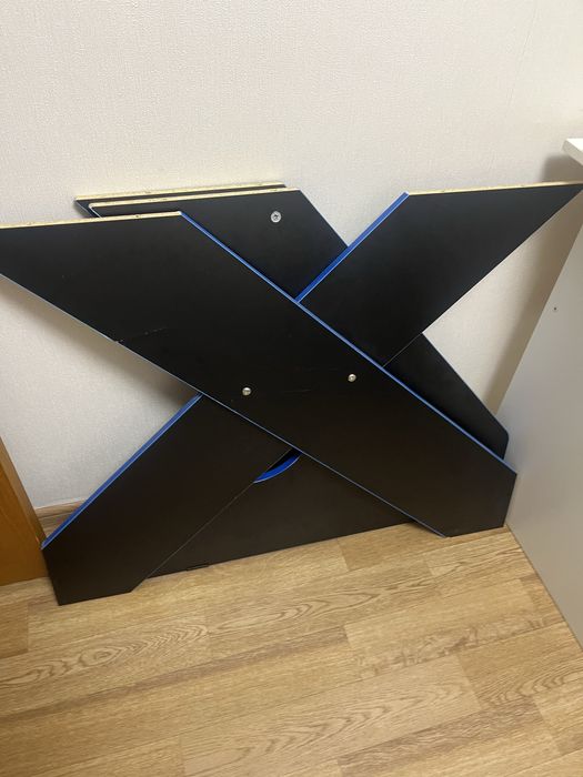 Продам столкомпьютерный  100 см в длину