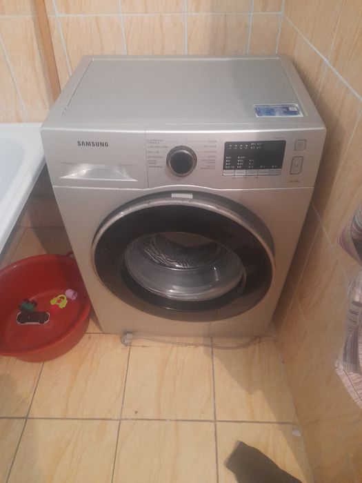 Продам стиралку 20000 уступка будет срочно