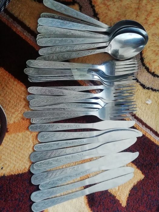 Ложки, вилка, ножи (кошик, вилка, пичок)