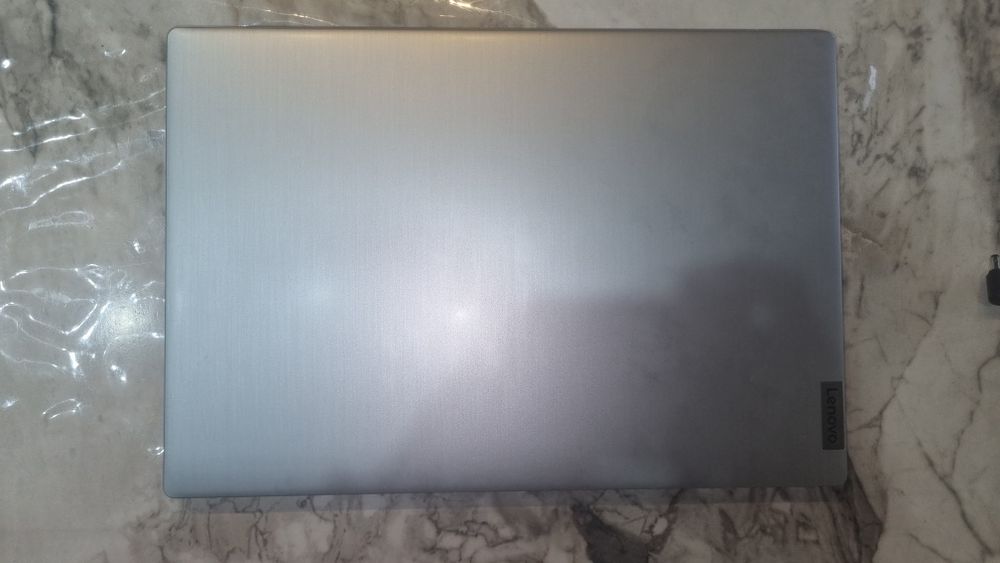 Lenovo noutbook 8/256. Linux o'rnatilgan