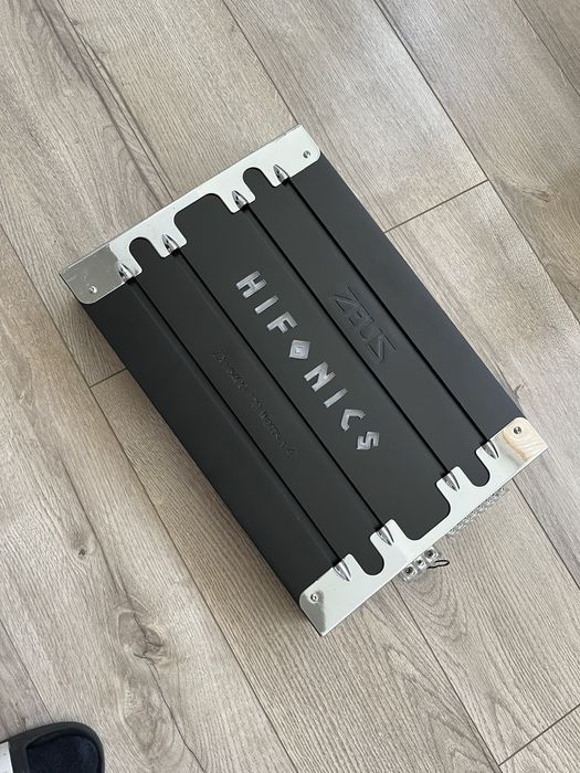Amplificator Statie Auto Subwoofer Hifonics ZX6400
