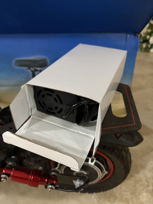 Vand trotineta electrica JRH , este impecabila