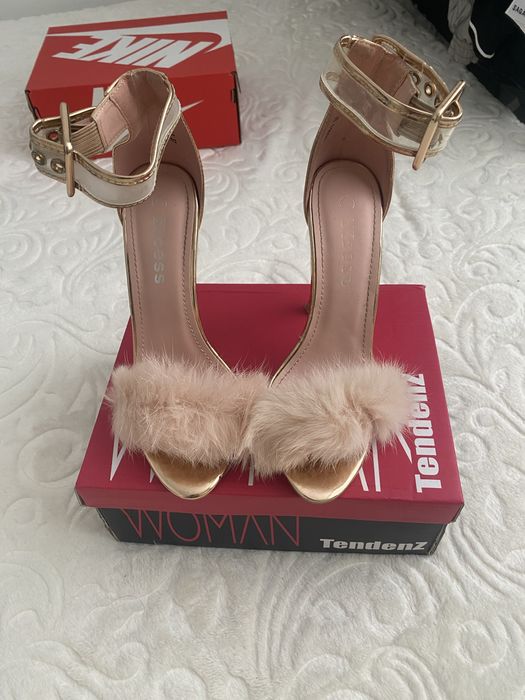 Обувки от Tendenz