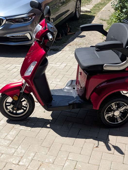 Triciclu electric volta vm 4 aproape nou (30 km făcuți )