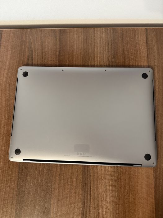 MacBook Pro 15.4” 2018 – i7, 32GB RAM, Radeon 4GB