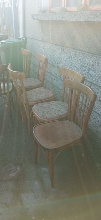 Ретро дървени столове в добро състояние