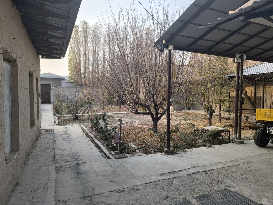 Абдурахмоновда 8 сотих 2 хонали қуруқ ер сотилади