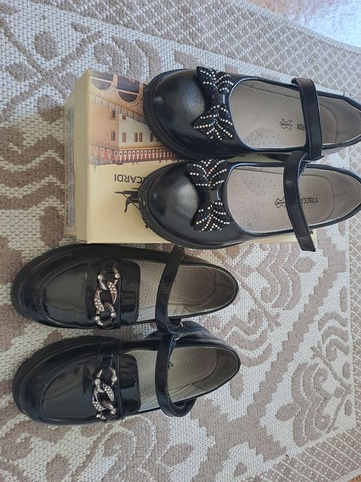 Продам туфли для девочки.
