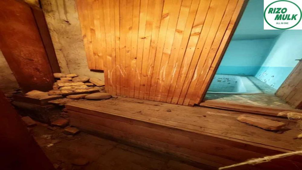 Назарбек Харакатда файзли ховли сотилади. NR494/37