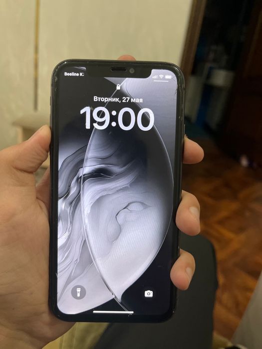 iPhone 11 в хорошем состояние