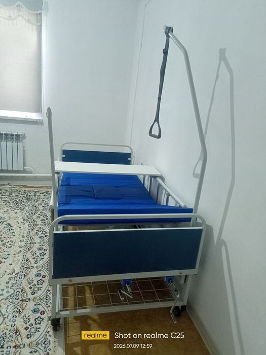 Медицинская кровать
