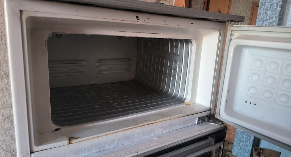 Срочно продаем. Холодильник рабочий