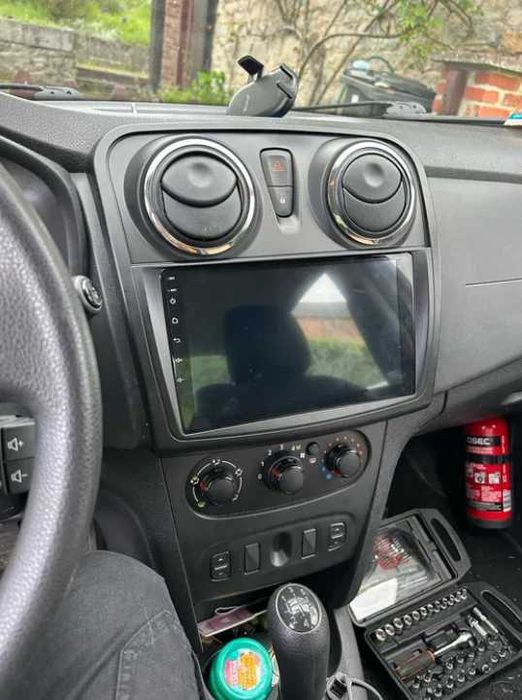 Navigație Android 15  2GB RAM Dedicata Dacia Logan/Sandero – CarPlay