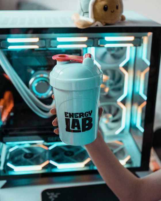 Shaker Cup EN GROS, din plastic fara BPA, 500ml pentru prepararea bauturilor proteice si a suplimentelor, turcoaz/mov