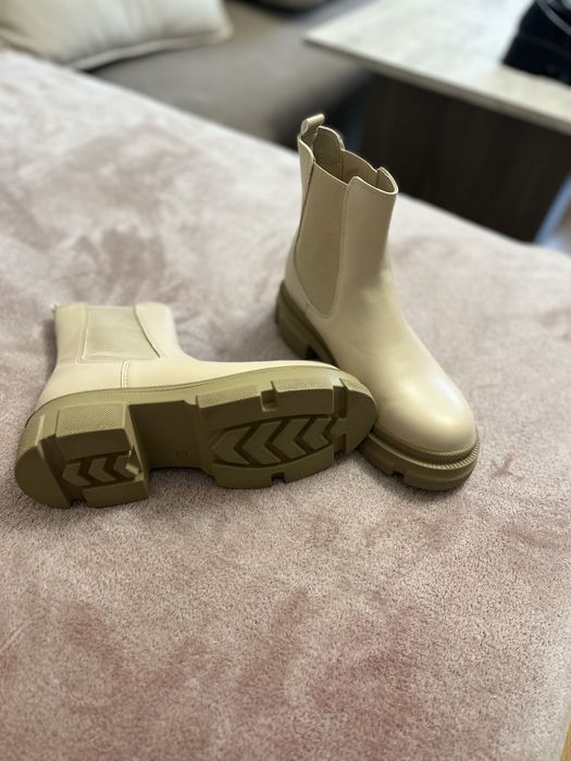 Боти дамски нови