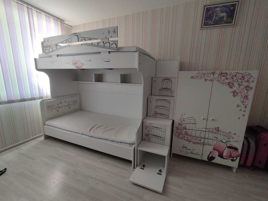 Двуетажно детско легло с гардероб