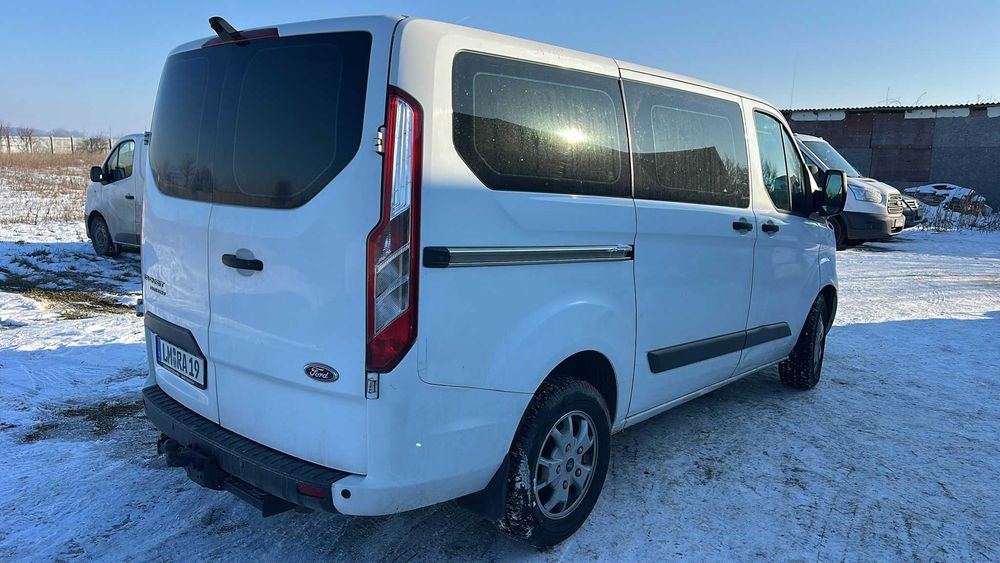 Ford Transit Custom 9 Locuri