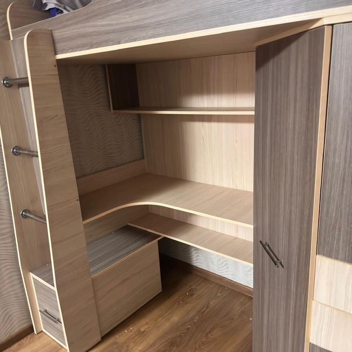 Двухъярусная кровать