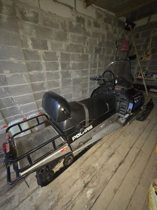 Snowmobile Polaris Widetrak 500