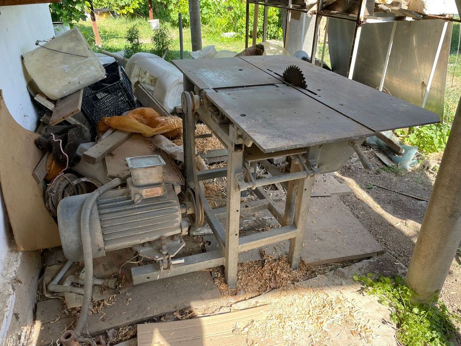 Срочно продается деревообрабатывающий станок