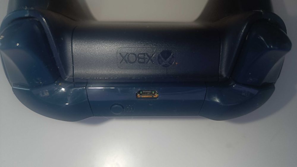 Продавам XBOX One контролери