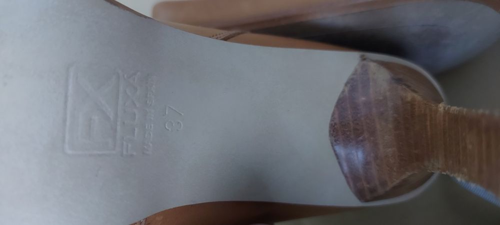 Луксозни боти, FLUXA