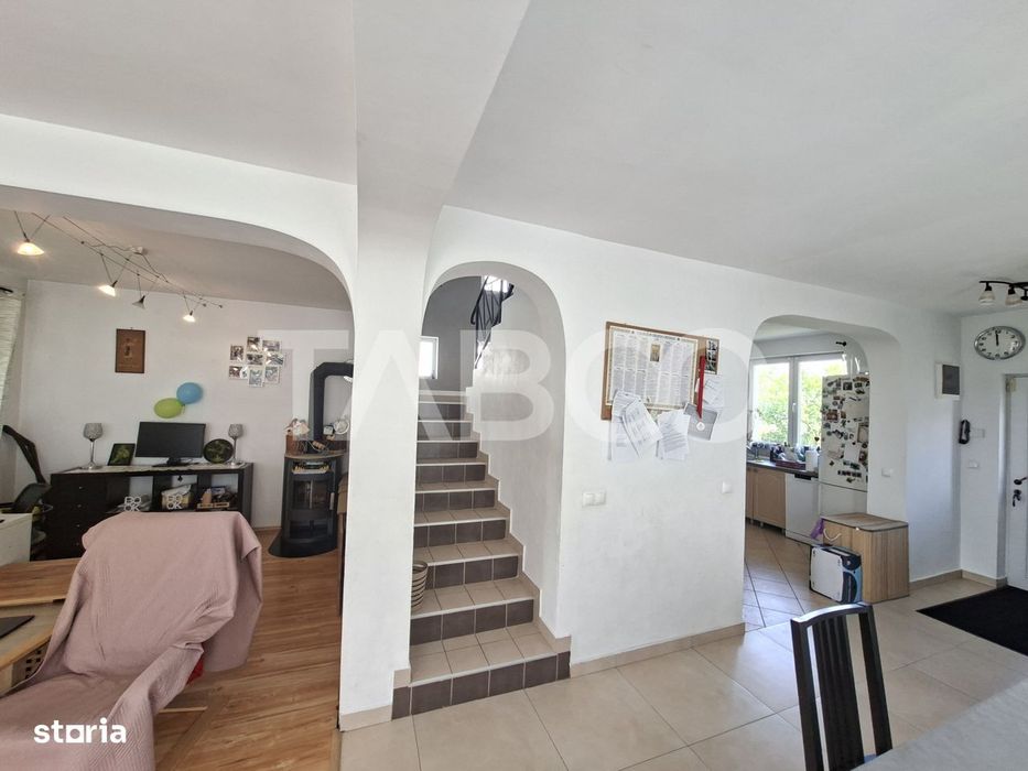 Casa individuala de vanzare - Sura Mica- 4 camere si 490 mp teren