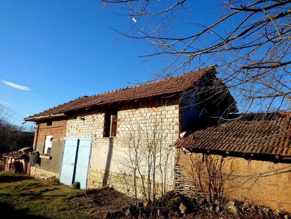 Къща в село островче