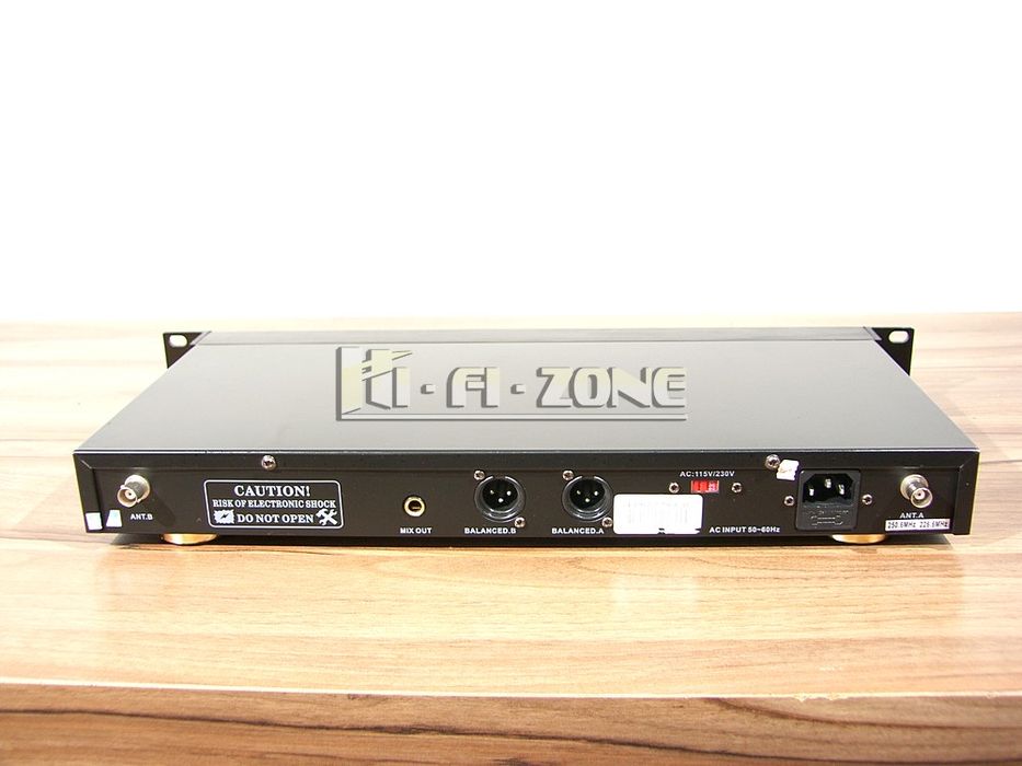 Bose AK-339 VHF Dual Channel Wireless Microphone System W/Case