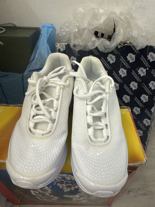 Кроссовки Nike белые